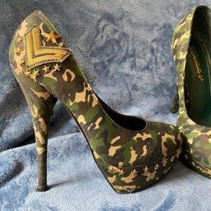 last chance! Breckelle's Camo Print Heel